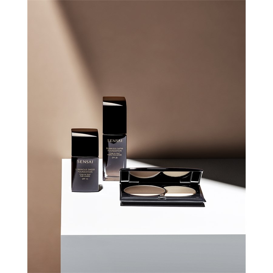 Foundations Luminous Sheer Foundation SPF 15 von SENSAI Vatertagsangebot