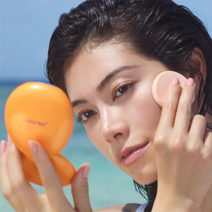 Sonnenmake-up Tanning Compact Foundation SPF 10 von Shiseido Jubiläumsangebot