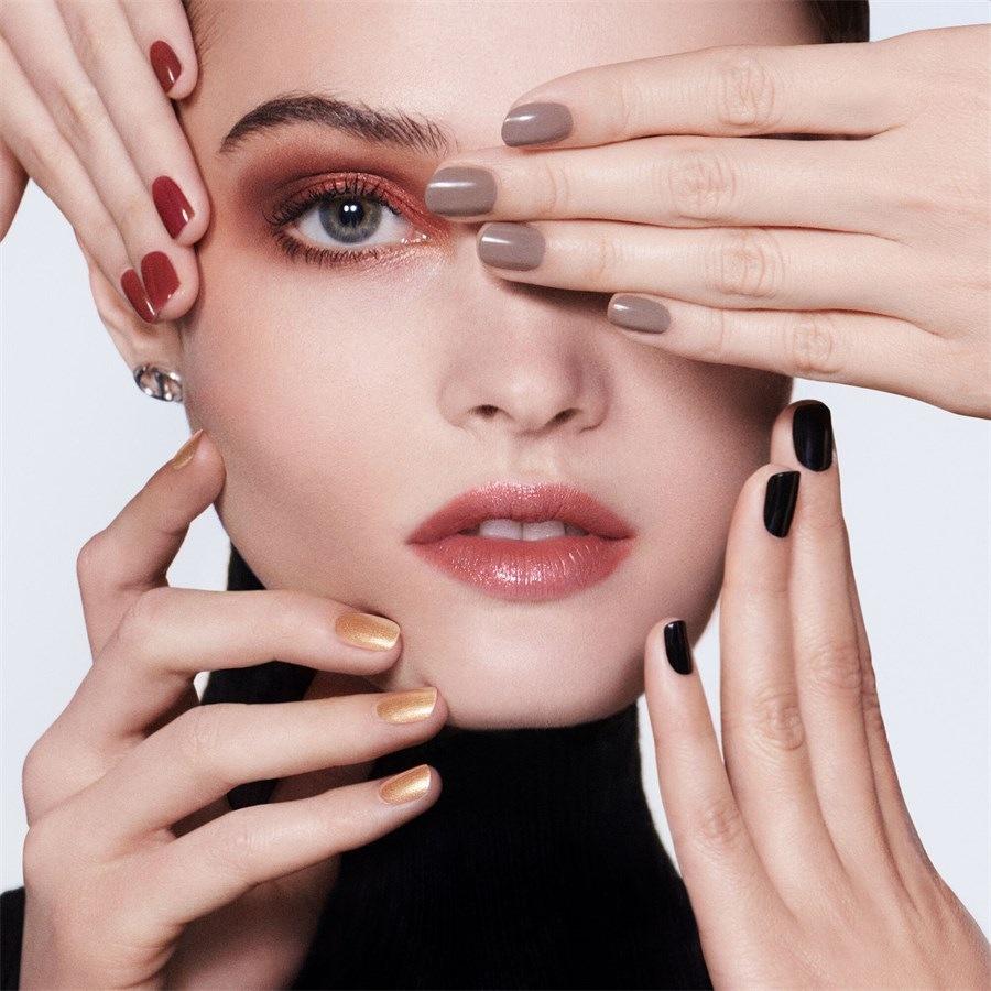 Manicure Dior Nail Glow Verschönernde Nagelpflege – Sofortiger French Manicure-Effekt von DIOR Rabatte dieses Monats