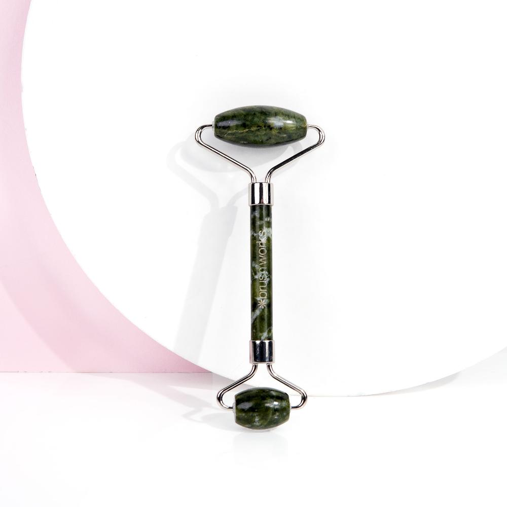lookfantastic brushworks HD Jade Roller Preisnachlass