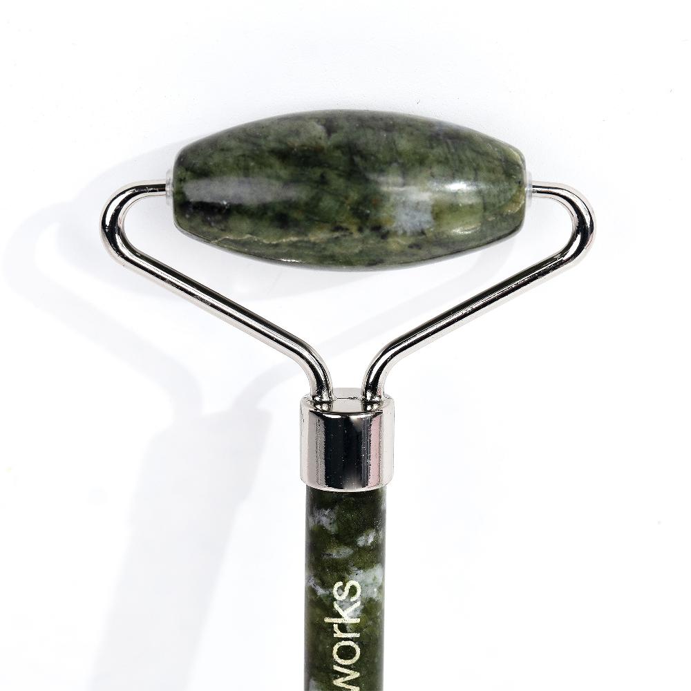 lookfantastic brushworks HD Jade Roller Preisnachlass