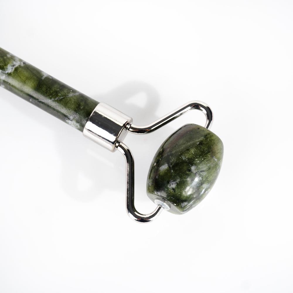 lookfantastic brushworks HD Jade Roller Preisnachlass