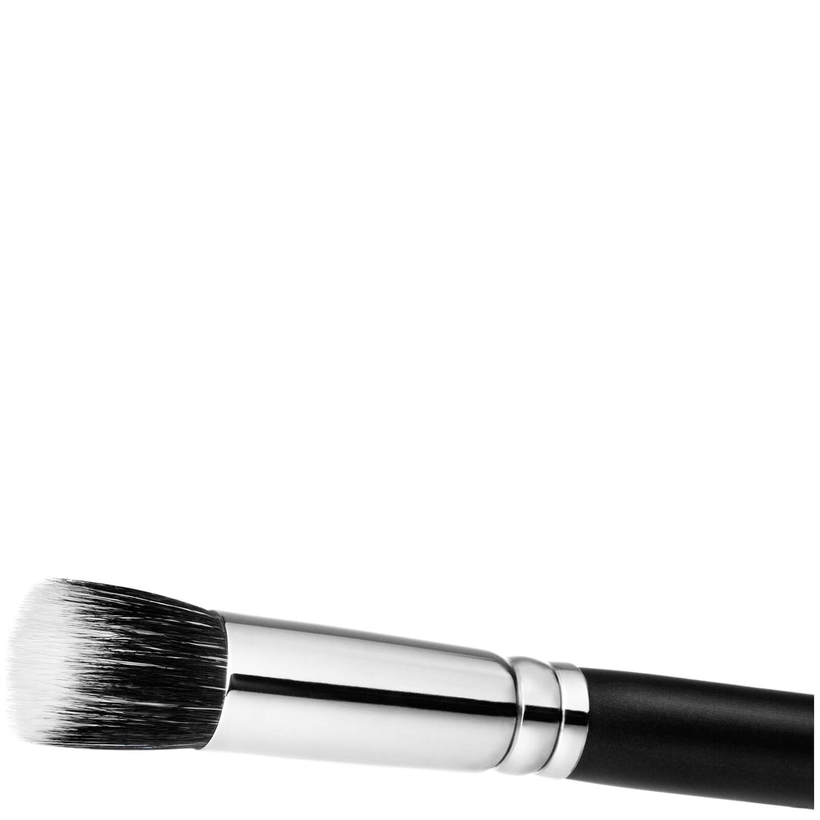lookfantastic MAC 130S Short Duo Fibre Brush Exklusivangebot
