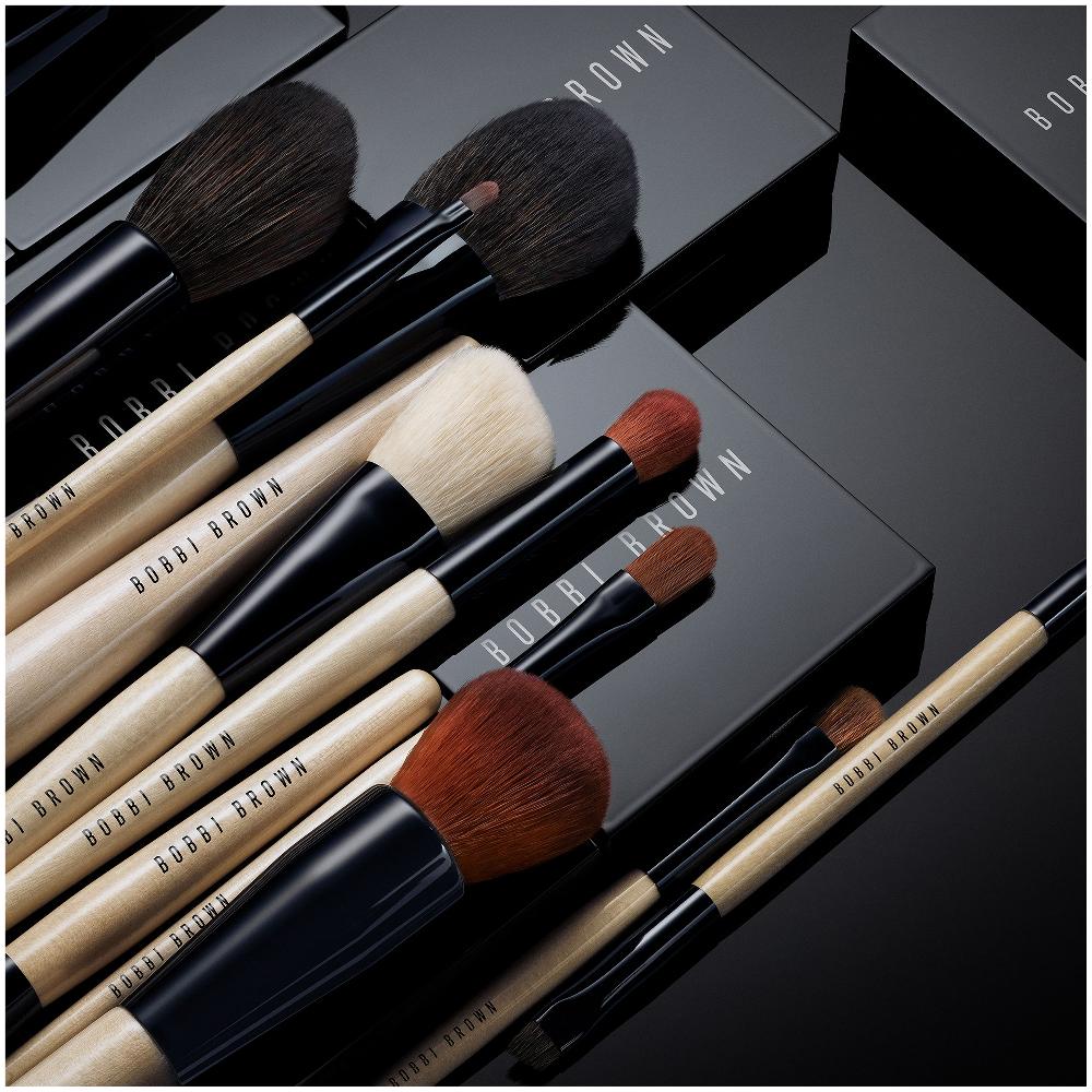 lookfantastic Bobbi Brown Full Coverage Face Brush Bestseller