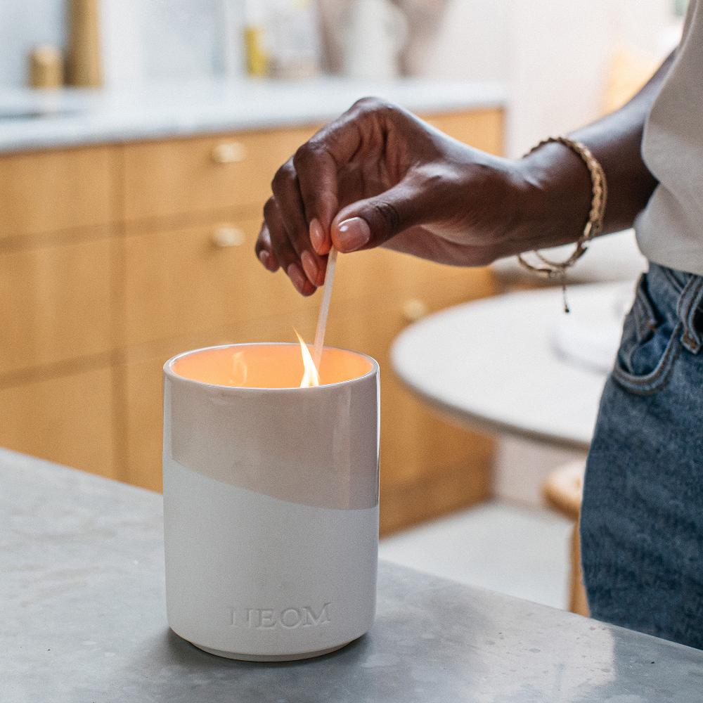 lookfantastic NEOM Grapefruit Mandarine und Eukalyptus Duftkerze 320 g Kostenloser Versand