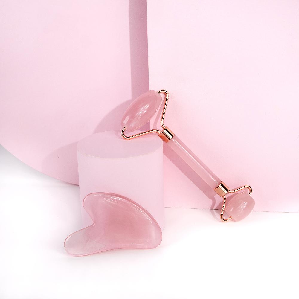 lookfantastic brushworks HD Rose Quartz Resin Roller & Gua Sha Jubiläumsangebot