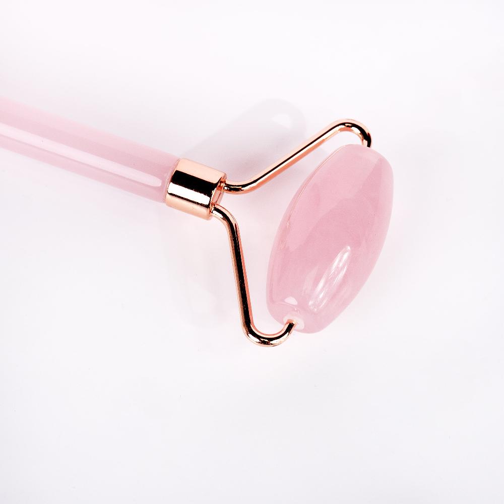 lookfantastic brushworks HD Rose Quartz Resin Roller & Gua Sha Jubiläumsangebot
