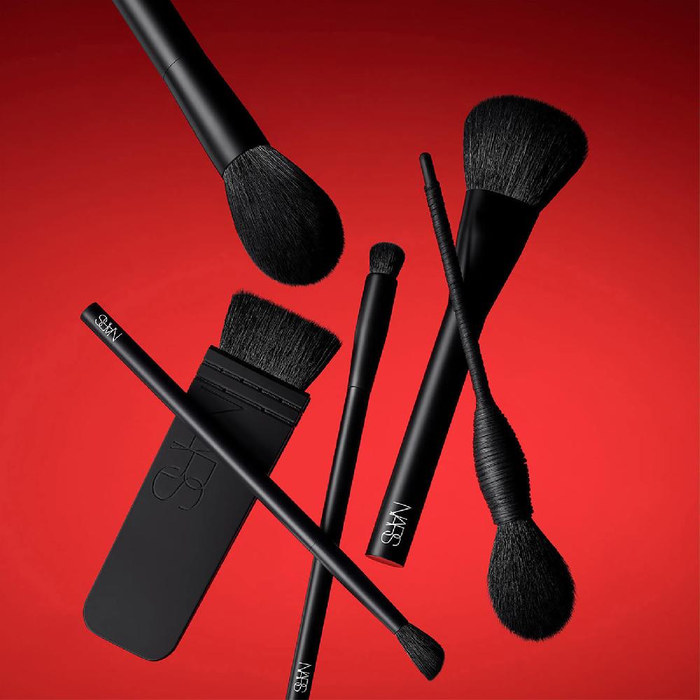 lookfantastic NARS Soft Matte Complete Concealer Brush Versandkostenfrei